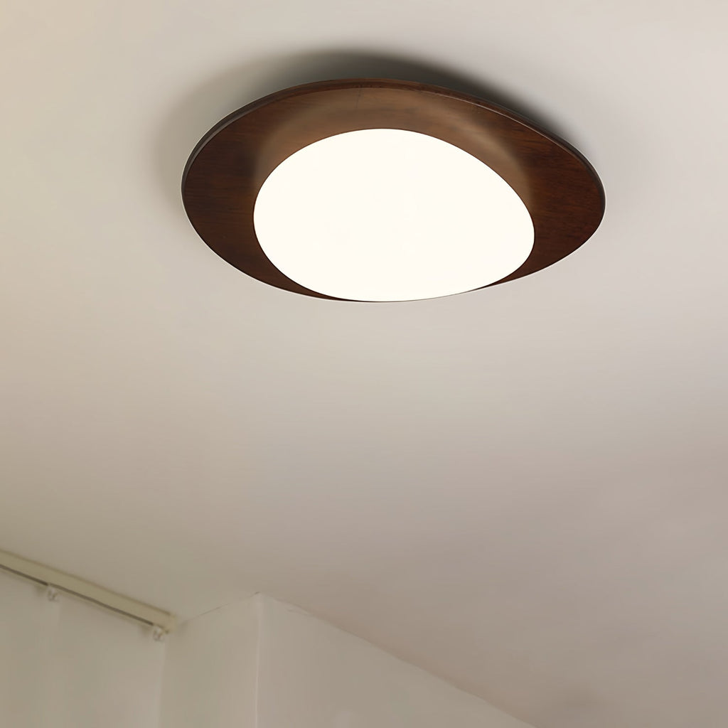 Lampada da soffitto in legno dal design a ciottolo