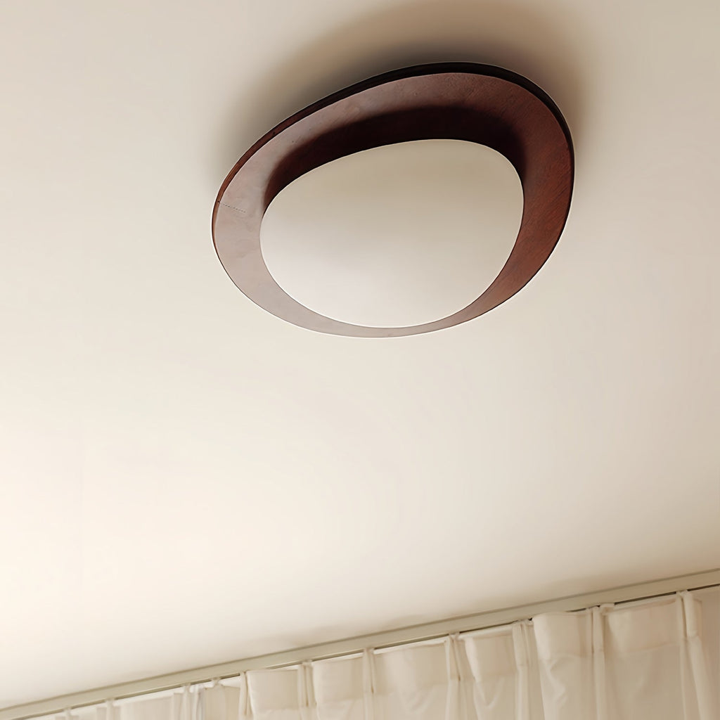 Lampada da soffitto in legno dal design a ciottolo