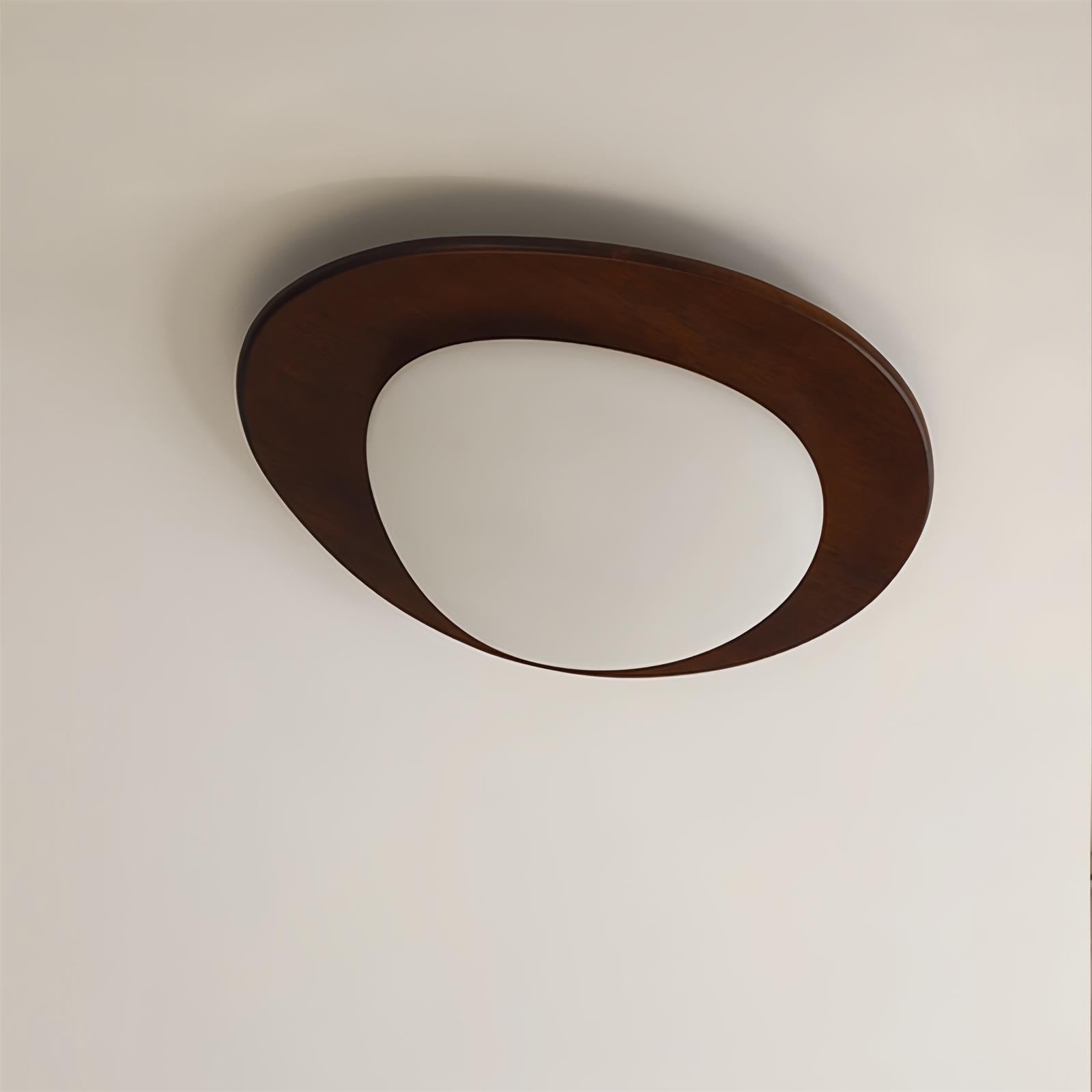 Lampada da soffitto in legno dal design a ciottolo