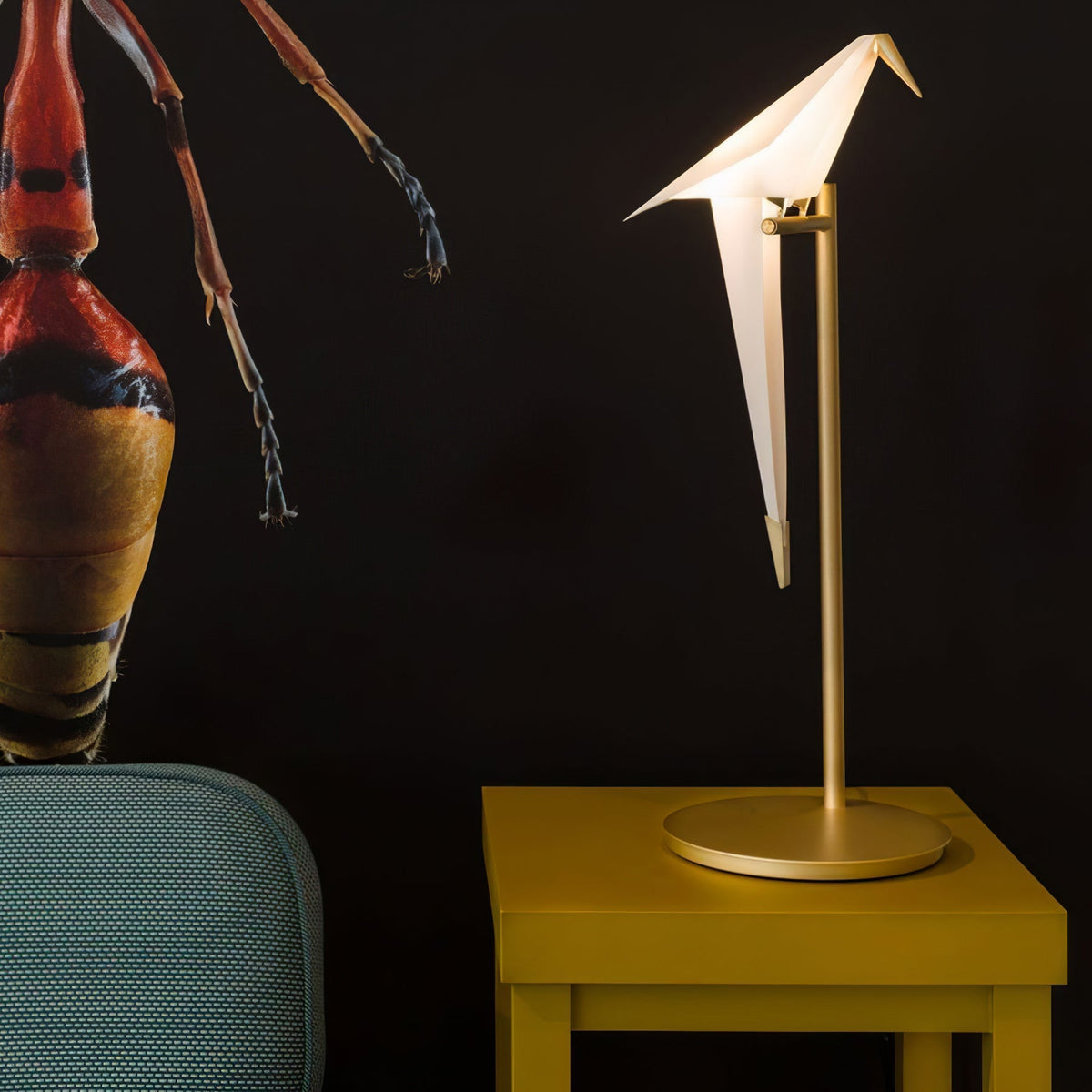 Lampada da tavolo a forma di gru di carta — design origami oscillante, LED a 3 colori, con spina, altezza di 25,6"