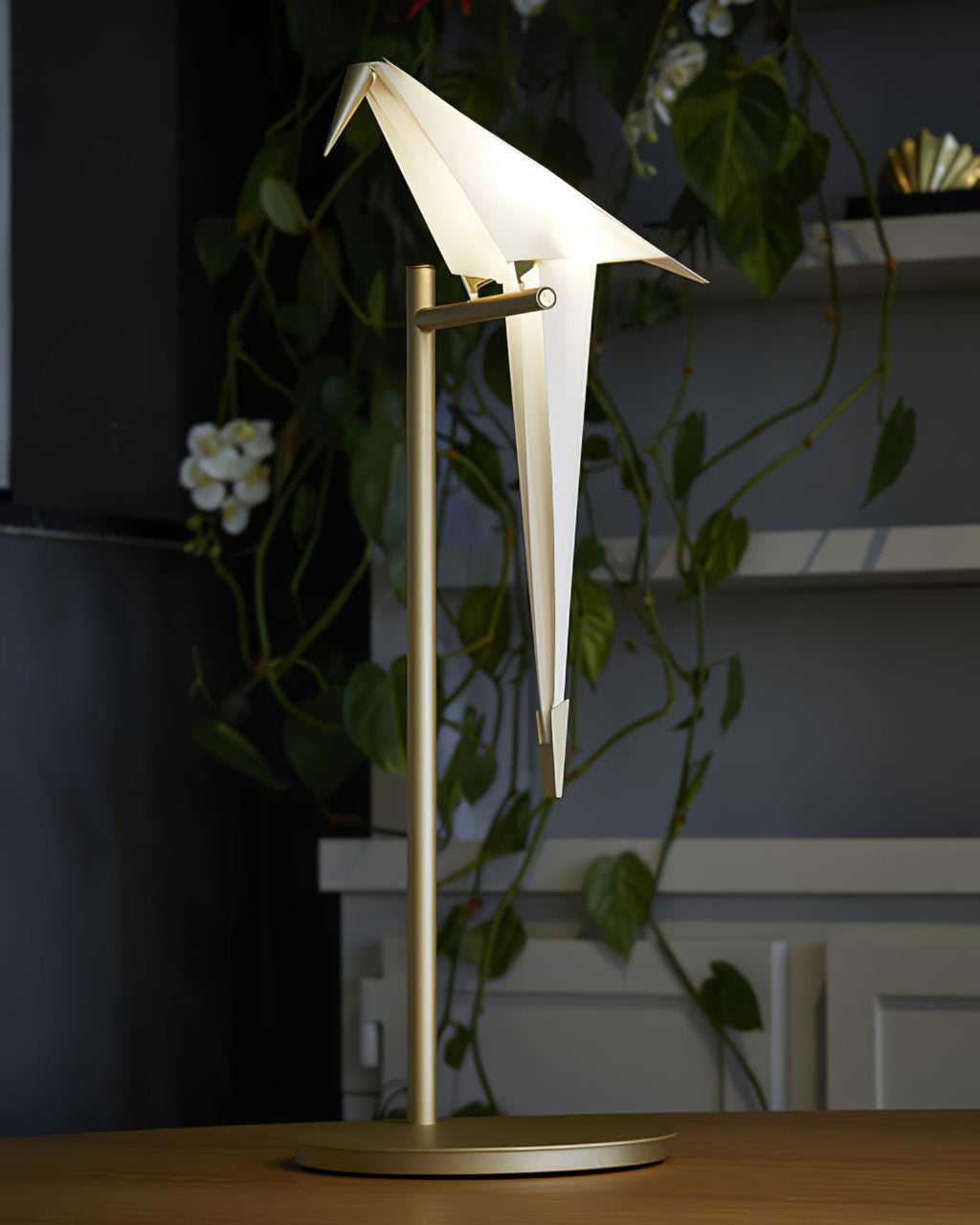 Lampada da tavolo a forma di gru di carta — design origami oscillante, LED a 3 colori, con spina, altezza di 25,6"
