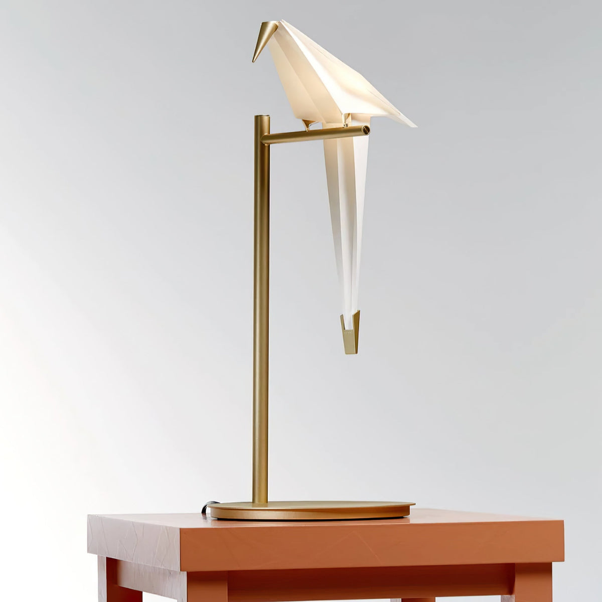 Lampada da tavolo a forma di gru di carta — design origami oscillante, LED a 3 colori, con spina, altezza di 25,6"