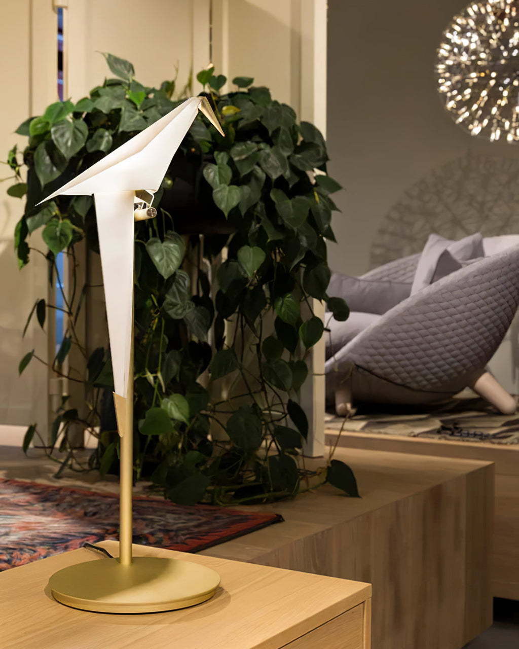 Lampada da tavolo a forma di gru di carta — design origami oscillante, LED a 3 colori, con spina, altezza di 25,6"