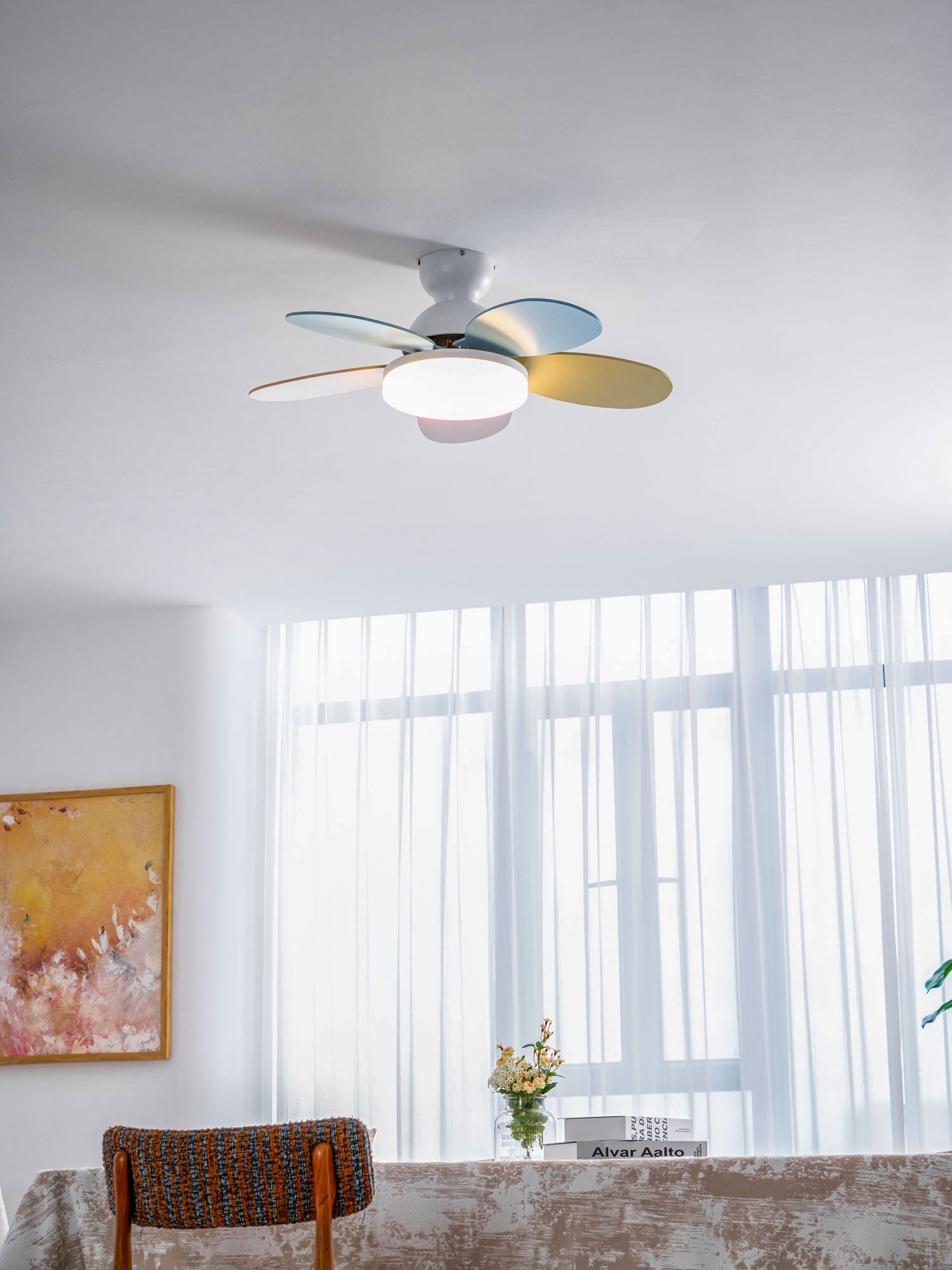 Ventoinha de teto Petalo — 35,4 pol. de diâmetro, luz de 60 W, efeito de madeira