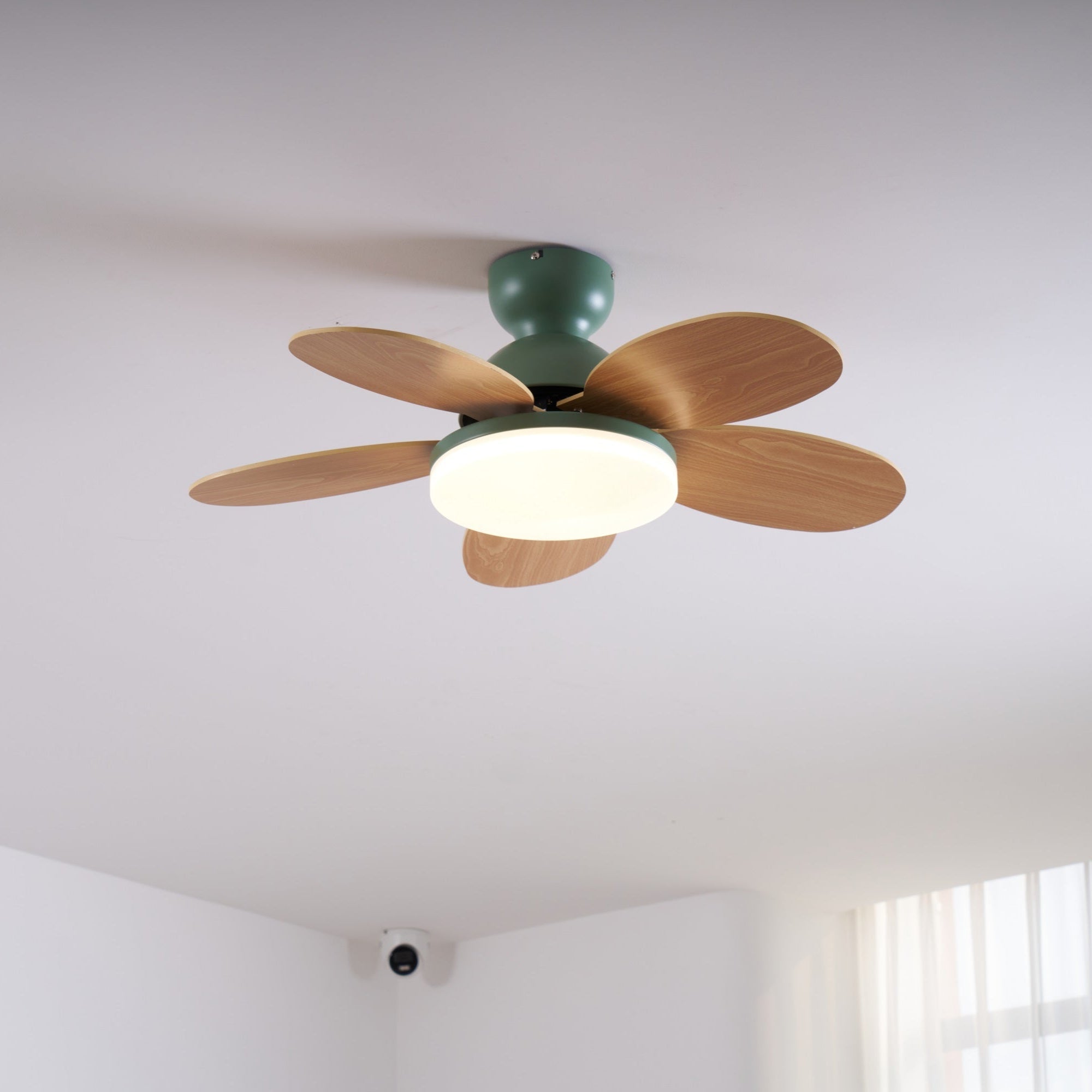 Ventoinha de teto Petalo — 35,4 pol. de diâmetro, luz de 60 W, efeito de madeira