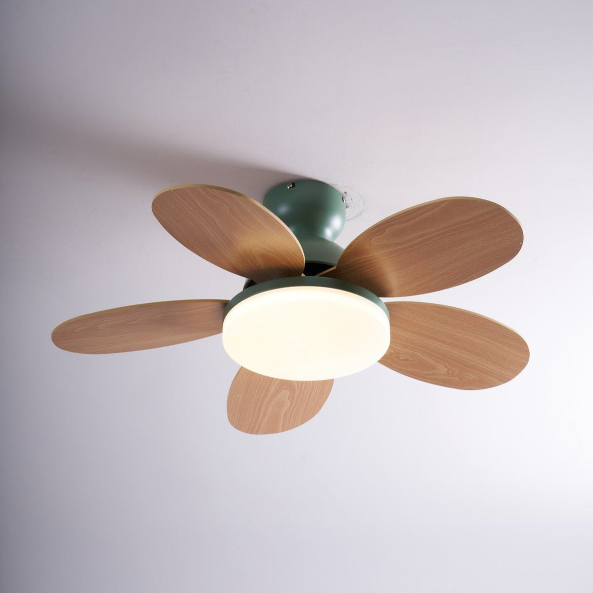 Ventoinha de teto Petalo — 35,4 pol. de diâmetro, luz de 60 W, efeito de madeira