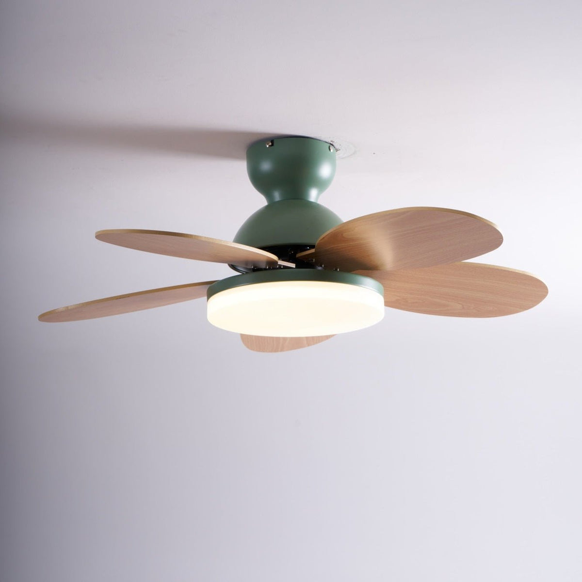Ventoinha de teto Petalo — 35,4 pol. de diâmetro, luz de 60 W, efeito de madeira