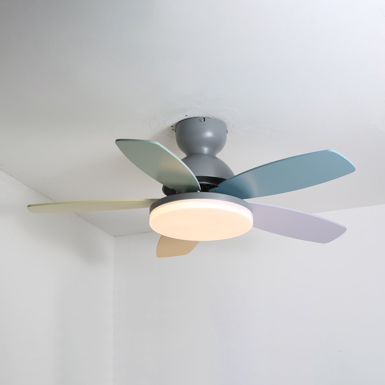 Ventoinha de teto Petalo — 35,4 pol. de diâmetro, luz de 60 W, efeito de madeira