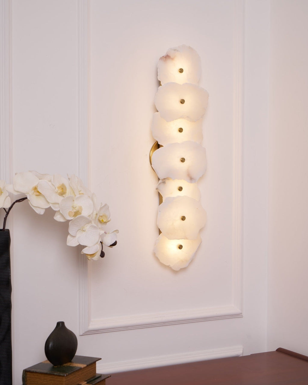 Petra Slim Alabaster Wall Lamp