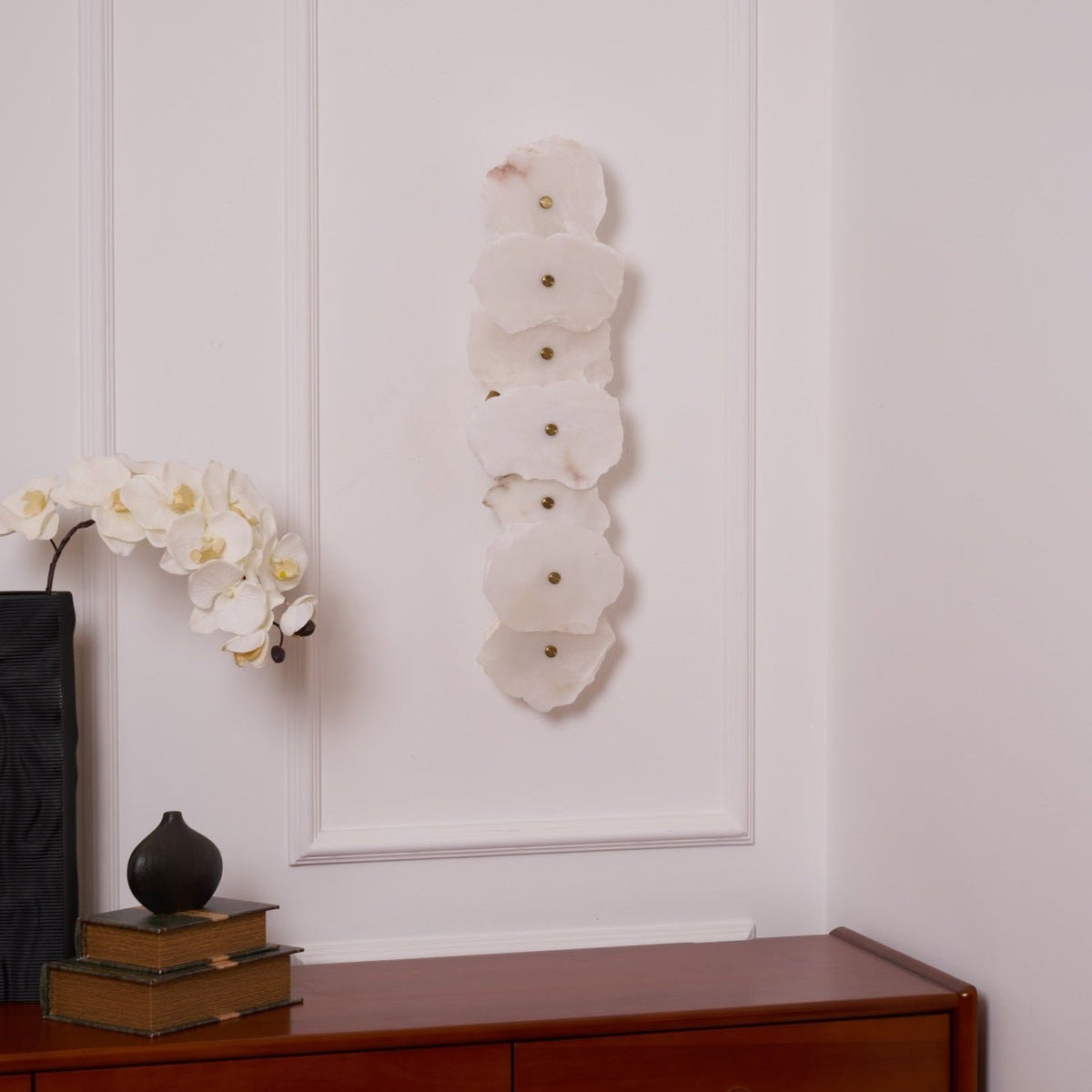 Ritta Alabaster Çiçek Duvar Lambası — Entegre Yumuşak LED Aydınlatma