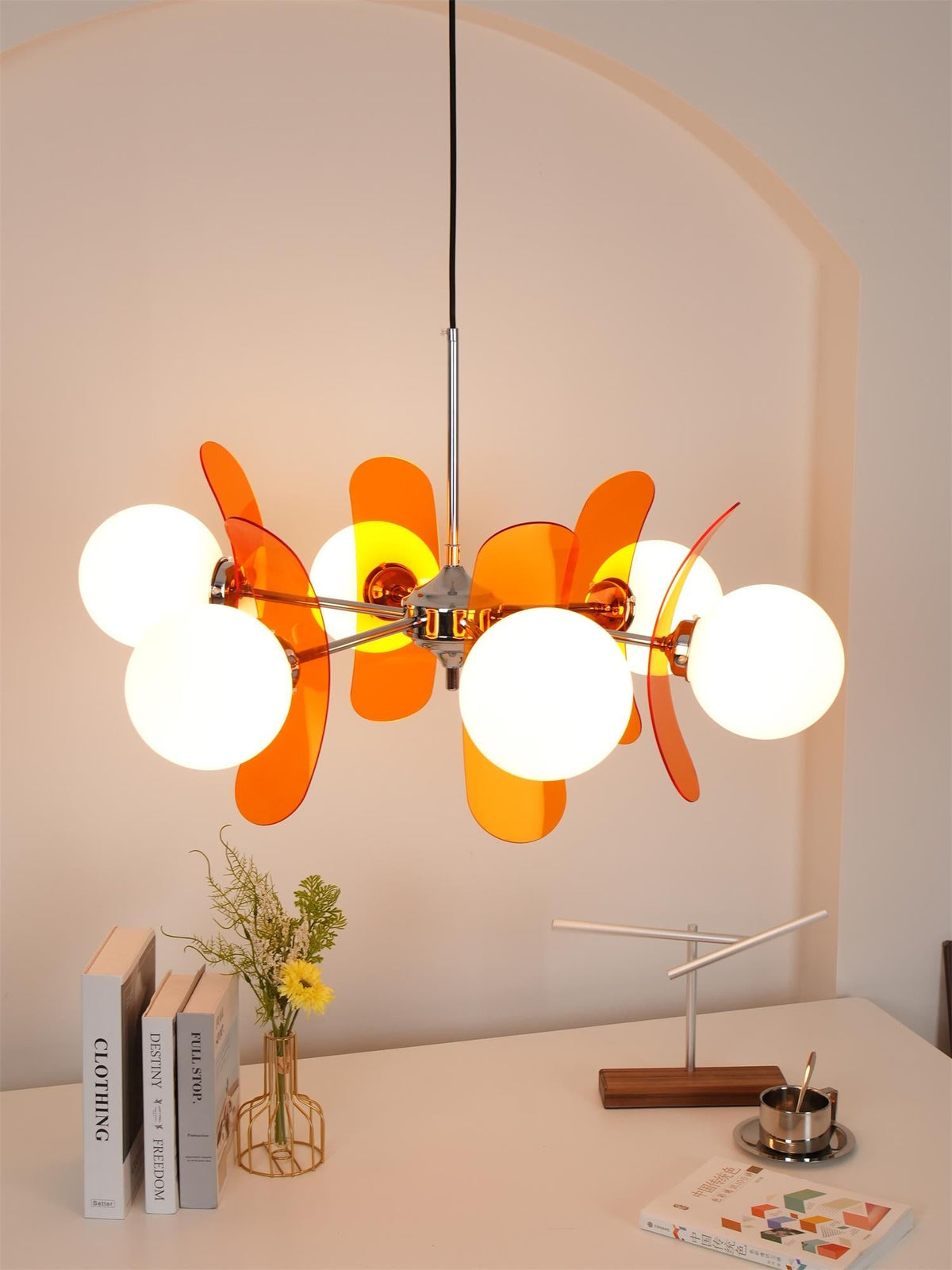 Elegantní fosforeskující lustr