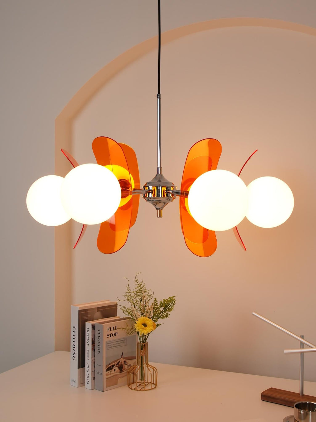 Elegantní fosforeskující lustr