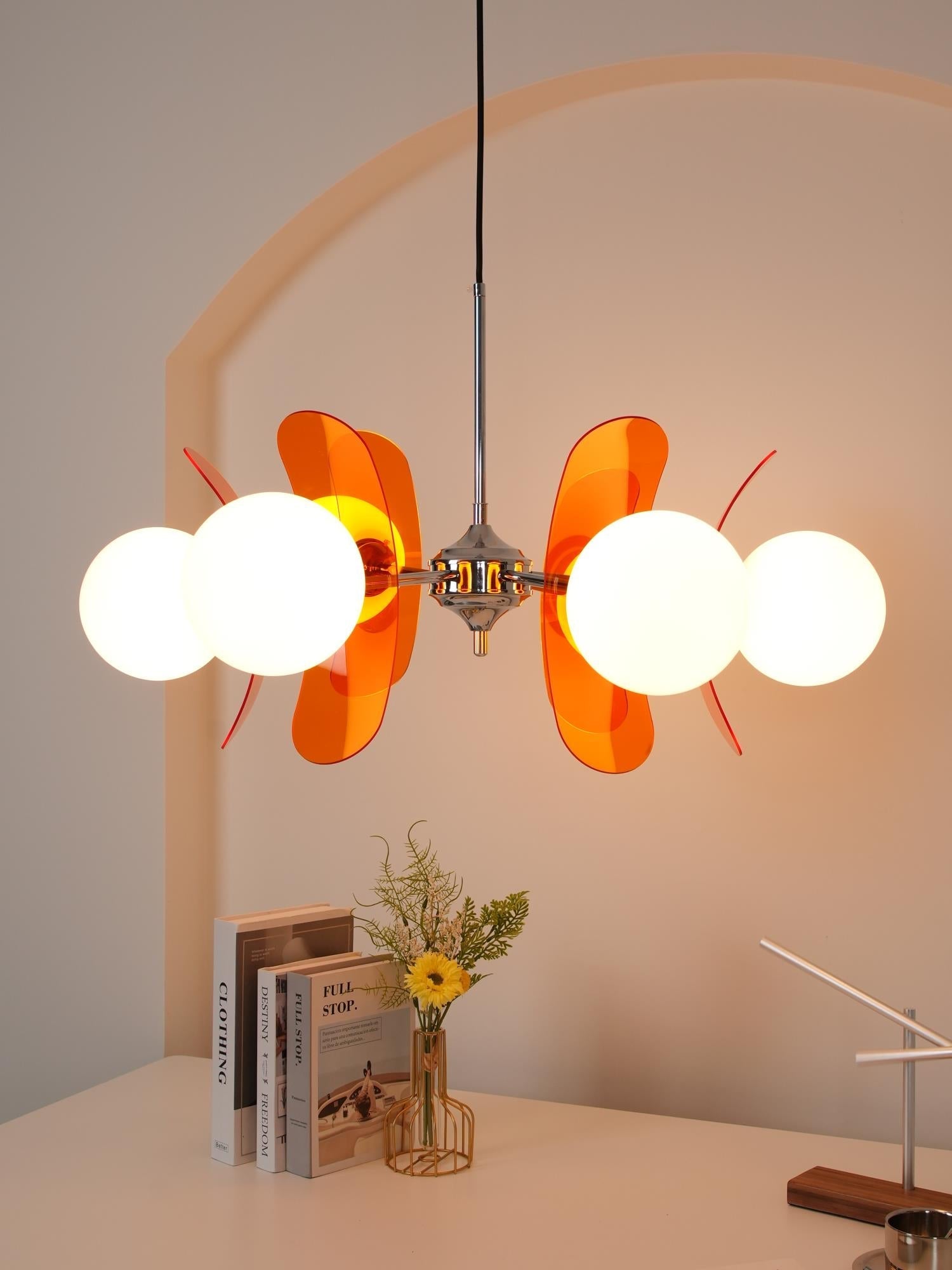 Elegantní fosforeskující lustr