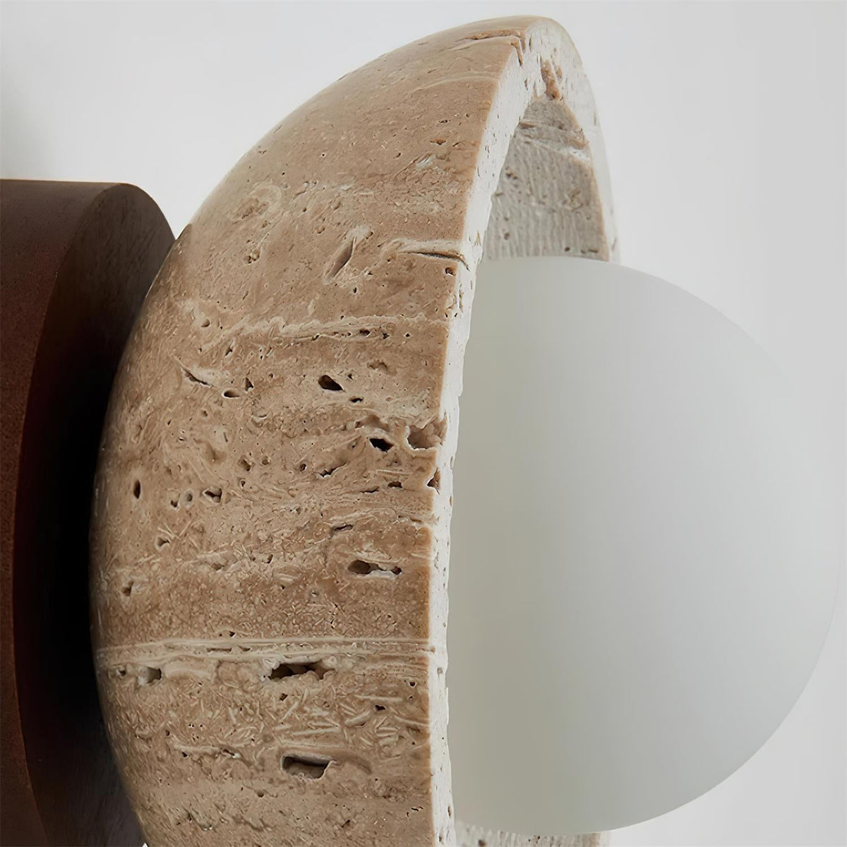 Ritta minimalistisk pendellampe i travertin — skulpturell design