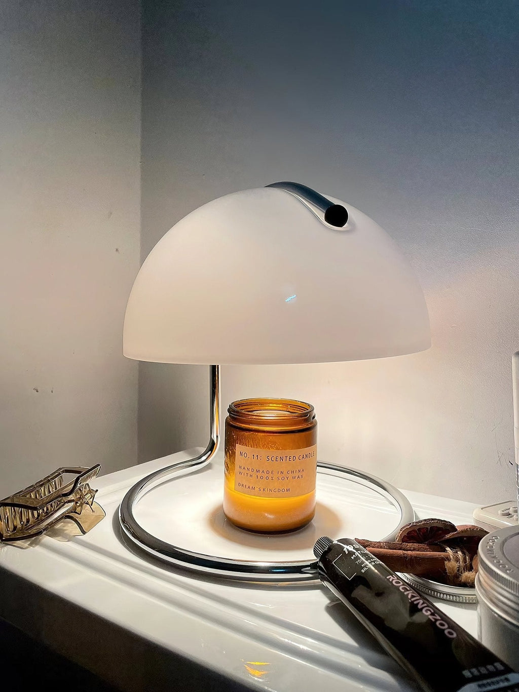 Nowoczesna lampa stołowa Pierre