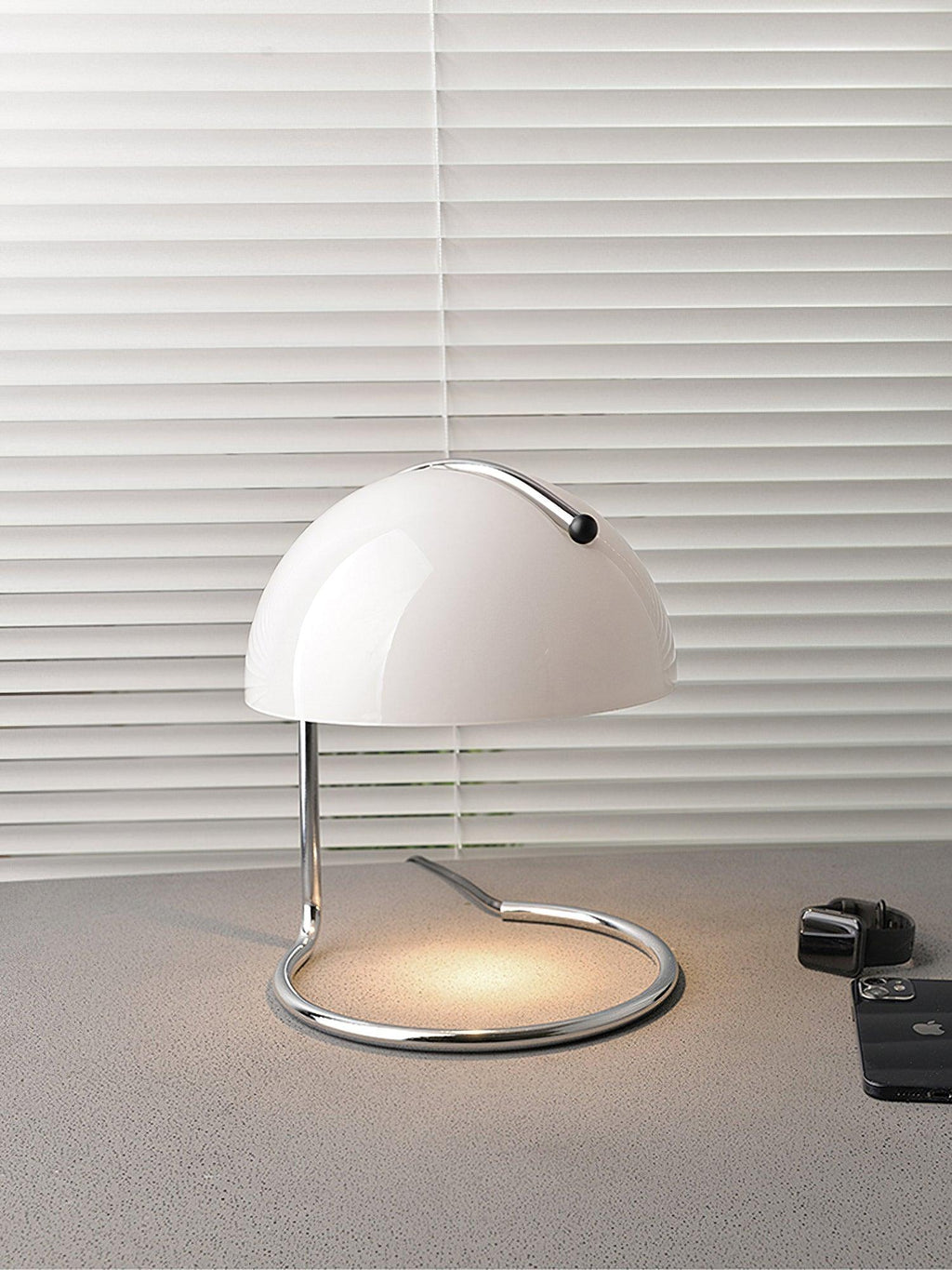 Nowoczesna lampa stołowa Pierre