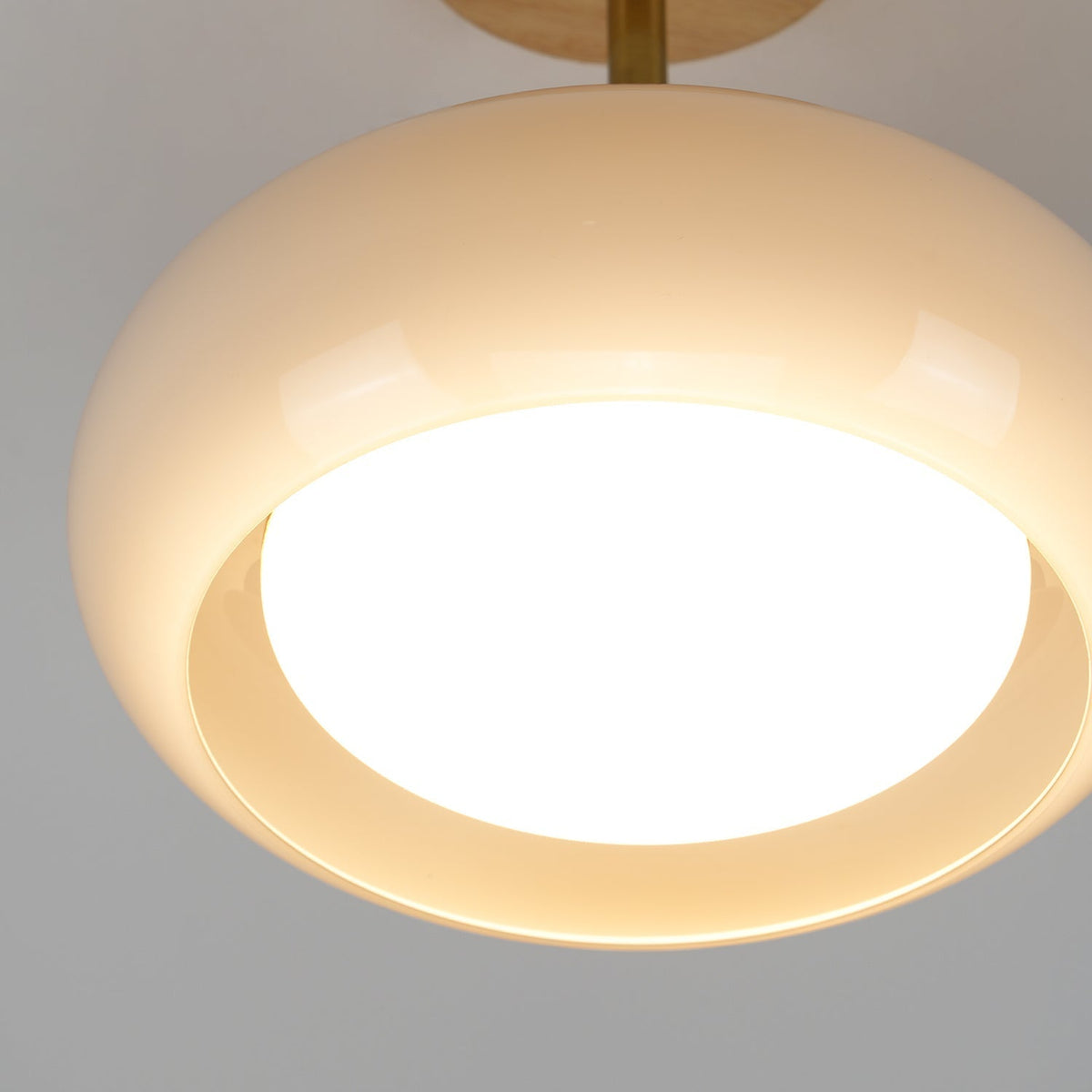 Charlotte plafond — Bauhaus-skjerm i oransje og hvitt glass og tre