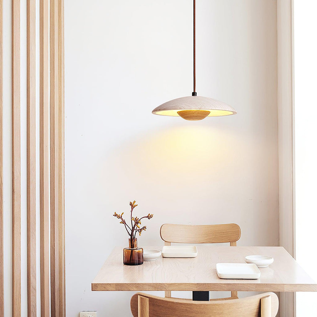 Závěsné svítidlo Plate Wabi-Sabi z travertinu — integrovaná LED 12 W, průměr 9.8 palce