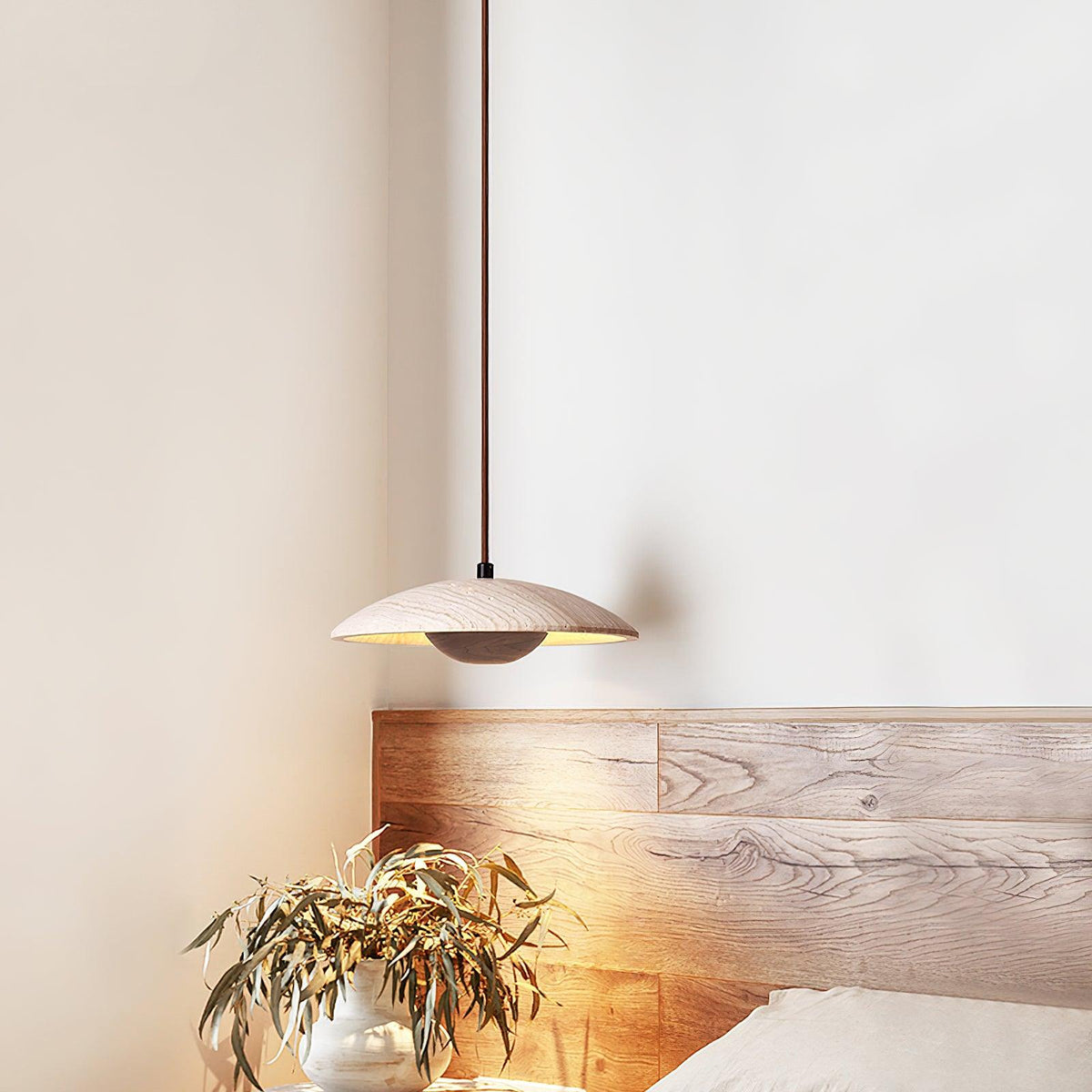 Závěsné svítidlo Plate Wabi-Sabi z travertinu — integrovaná LED 12 W, průměr 9.8 palce