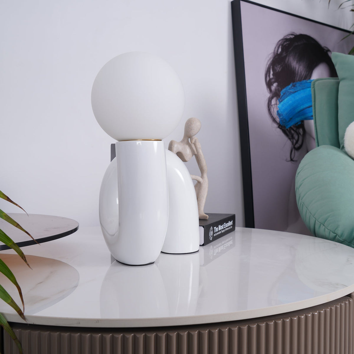 Candeeiro de mesa lúdico em forma de N — Forma orgânica escultural