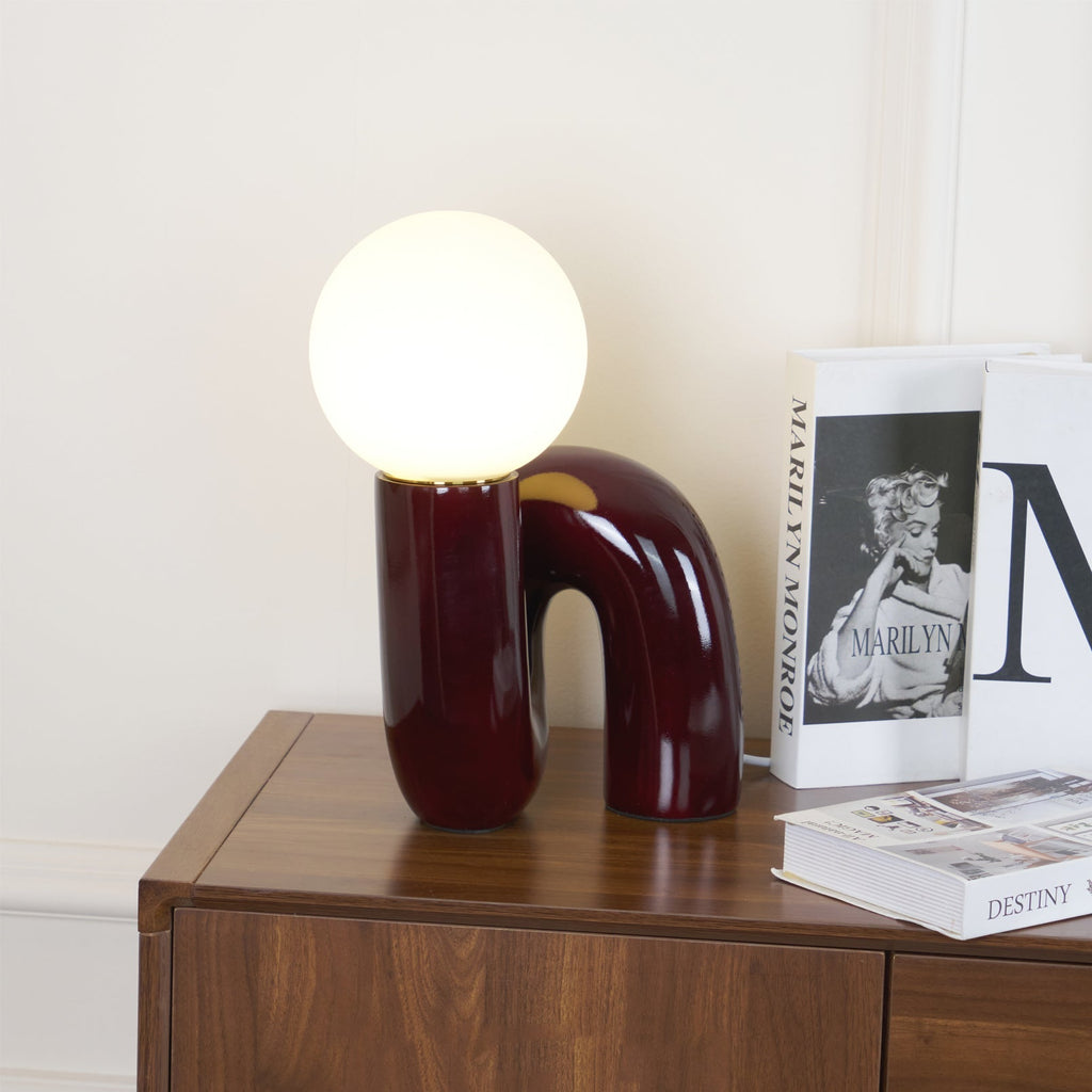 Candeeiro de mesa lúdico em forma de N — Forma orgânica escultural