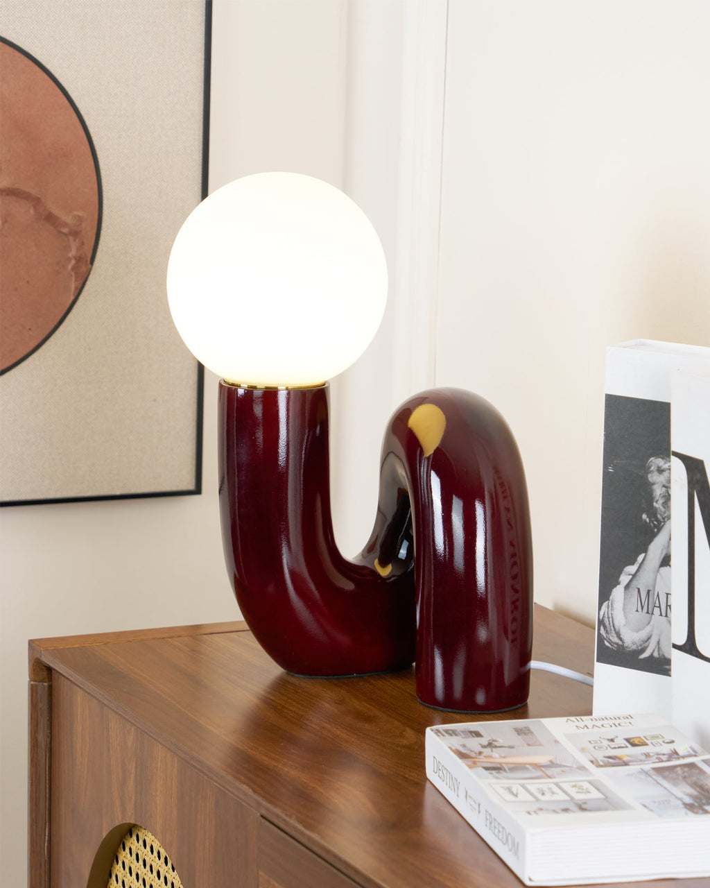 Candeeiro de mesa lúdico em forma de N — Forma orgânica escultural