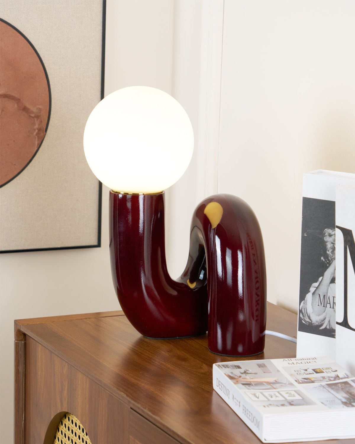 Candeeiro de mesa lúdico em forma de N — Forma orgânica escultural