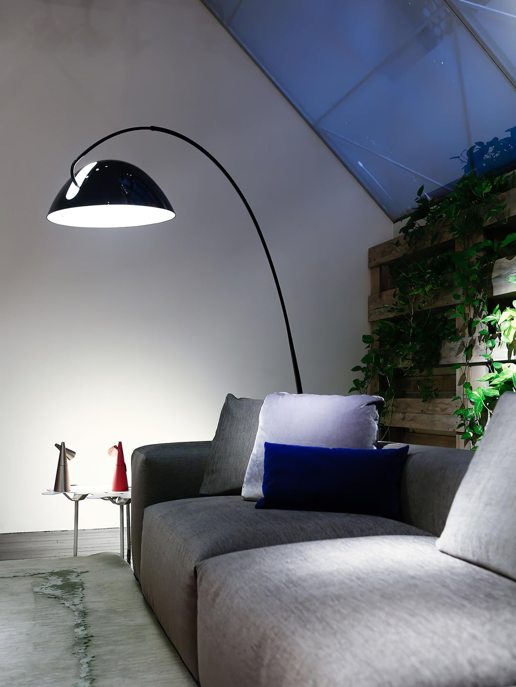 Verse Arc Floor Lamp — Swiveling Shade, Tapered Stem