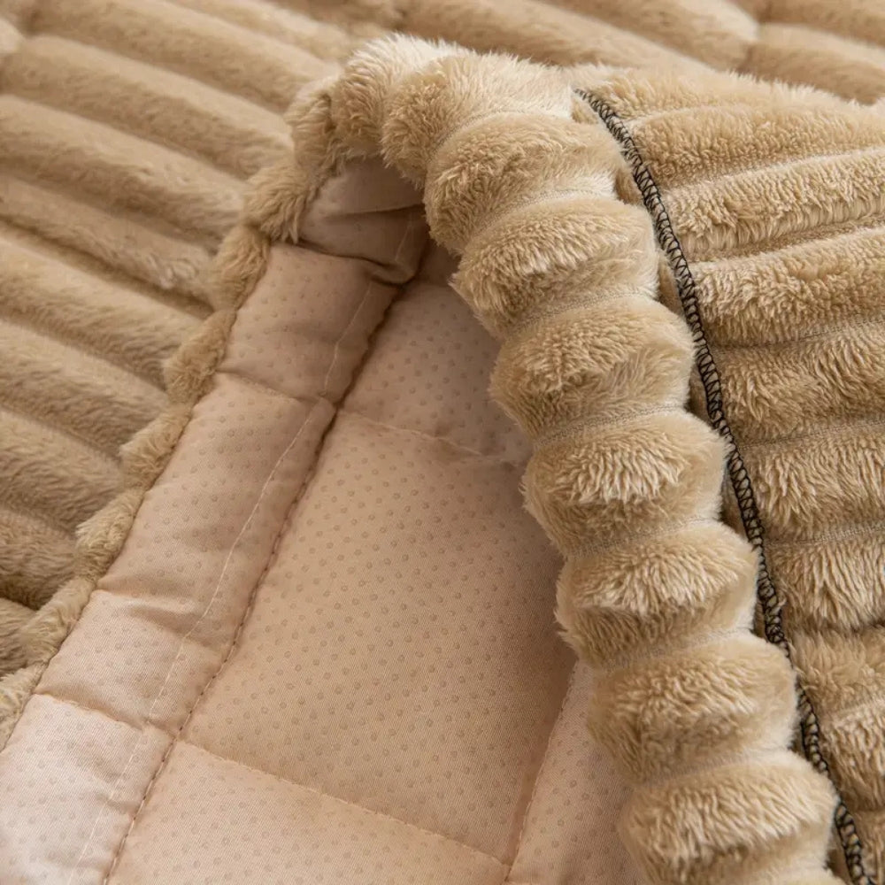 غطاء أريكة CozyNest مبطن بحواف مطوية للأرائك