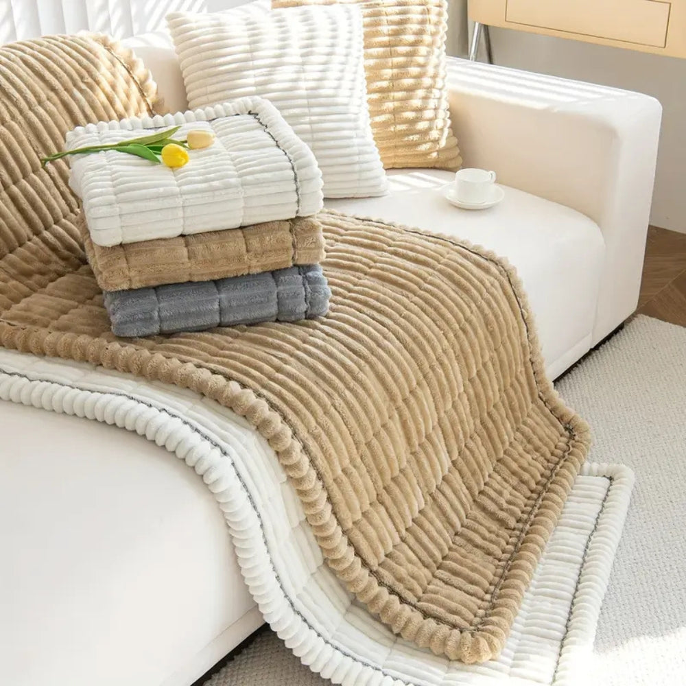 غطاء أريكة CozyNest مبطن بحواف مطوية للأرائك