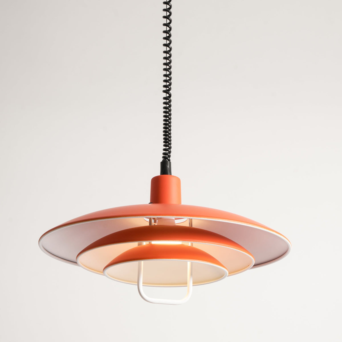 Lampă suspendată Poul — design cu trei abajururi concentrice