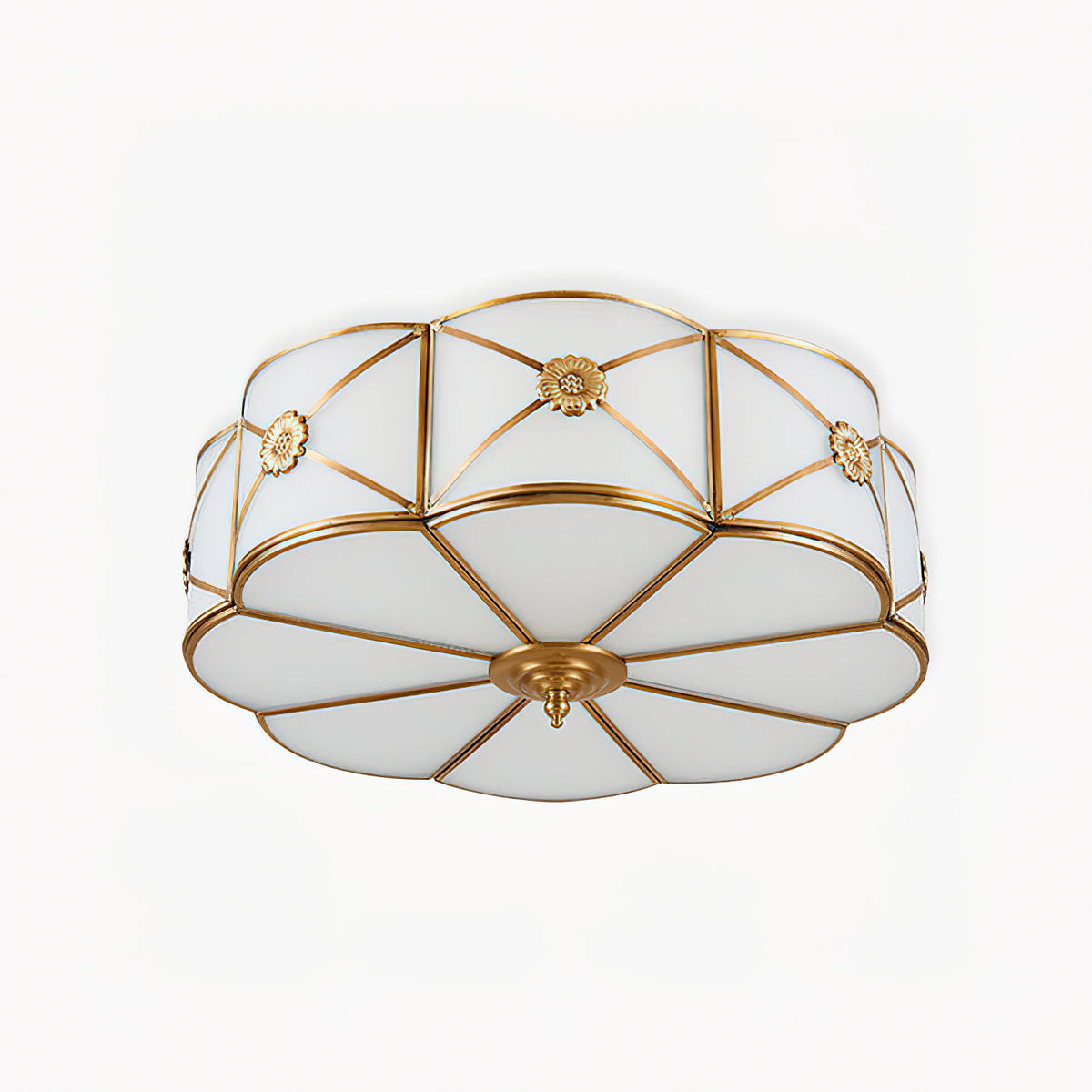 Lampada da soffitto Solara — Ottone classico, bordo smerlato satinato, montaggio a filo soffitto