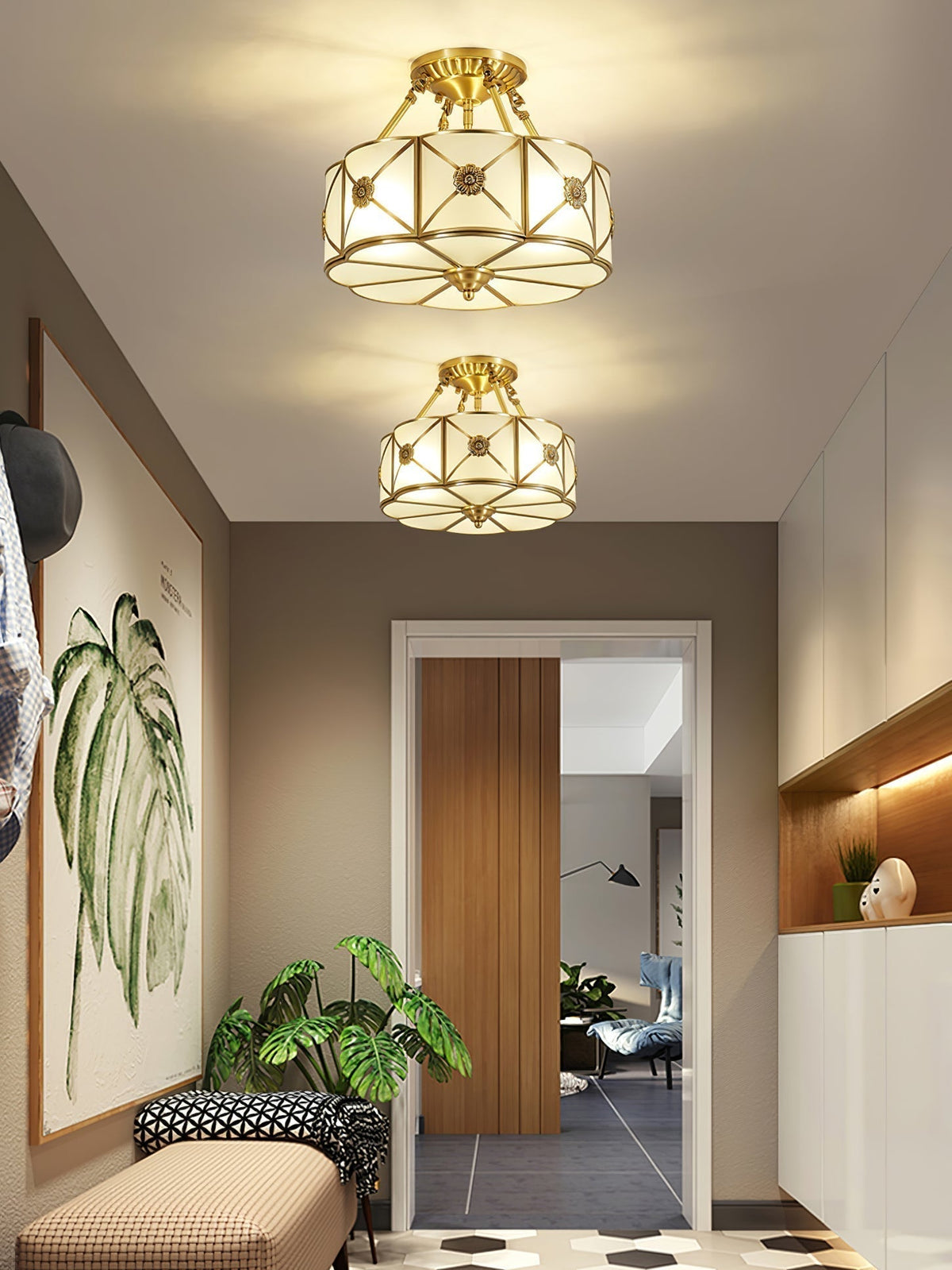 Lampada da soffitto Solara — Ottone classico, bordo smerlato satinato, montaggio a filo soffitto