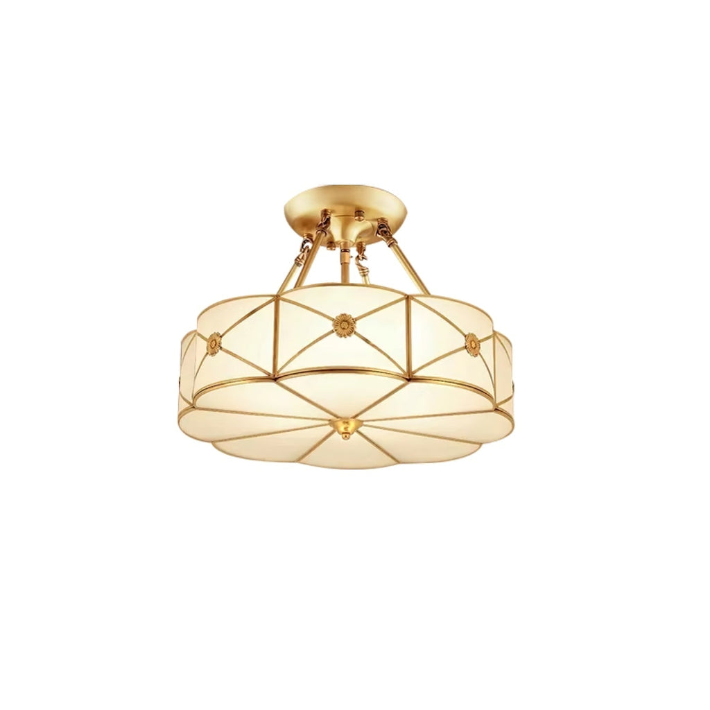 Lampada da soffitto Solara — Ottone classico, bordo smerlato satinato, montaggio a filo soffitto