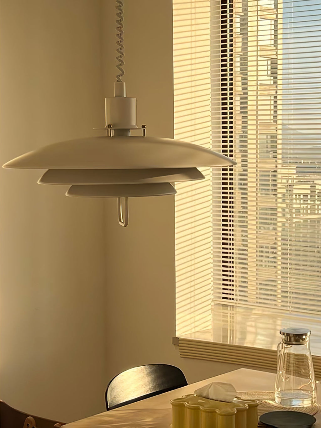 Lampă suspendată Poul — design cu trei abajururi concentrice