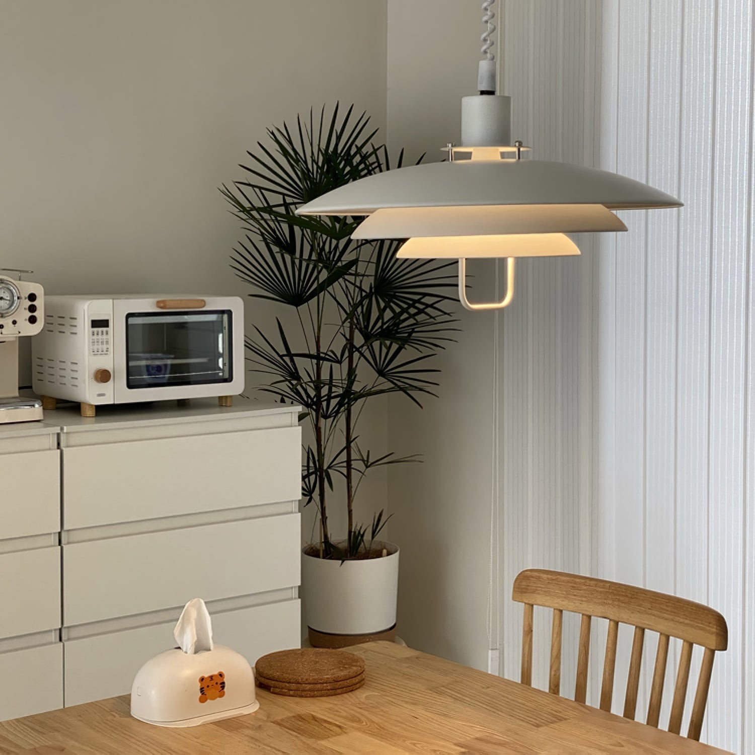 Lampă suspendată Poul — design cu trei abajururi concentrice