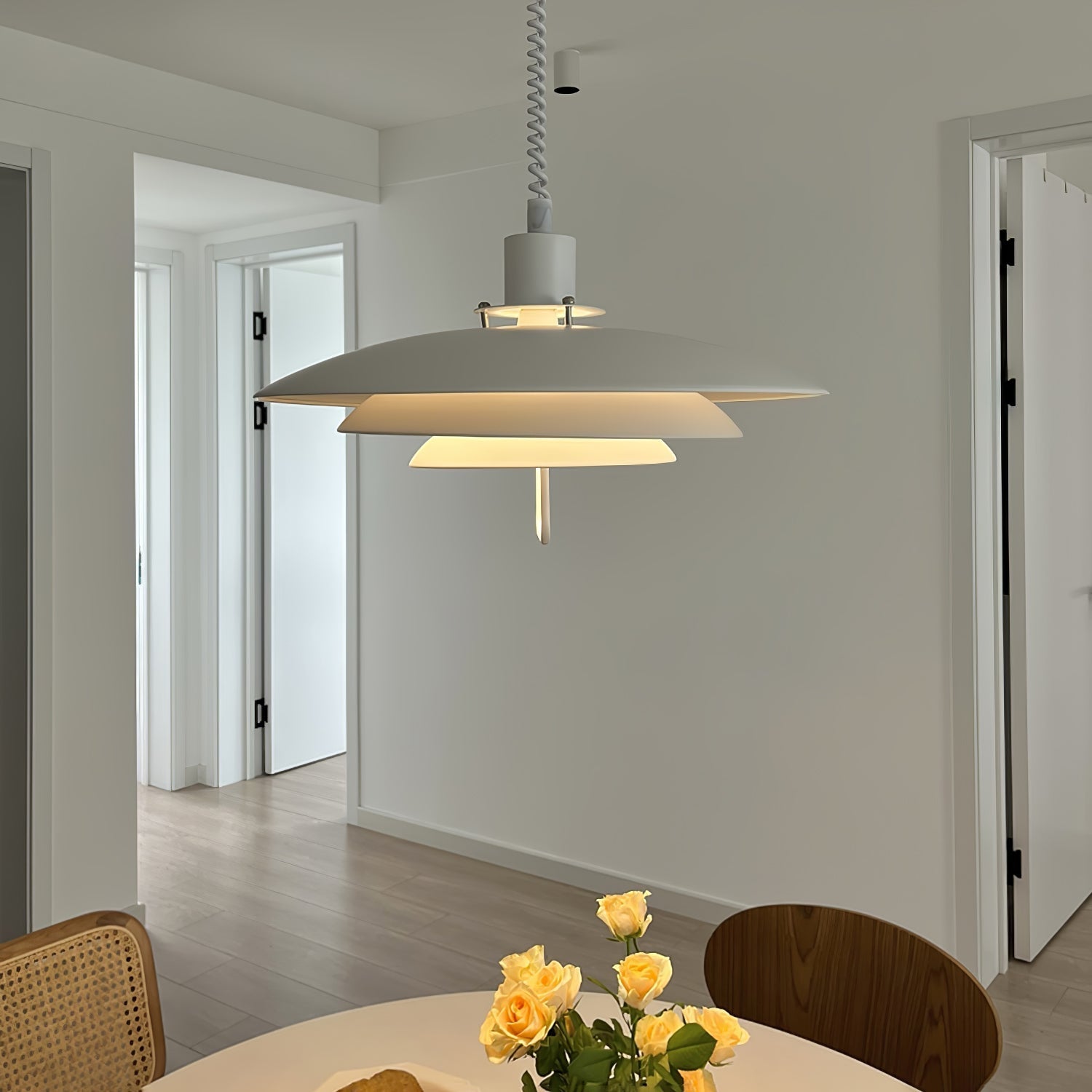 Lampă suspendată Poul — design cu trei abajururi concentrice