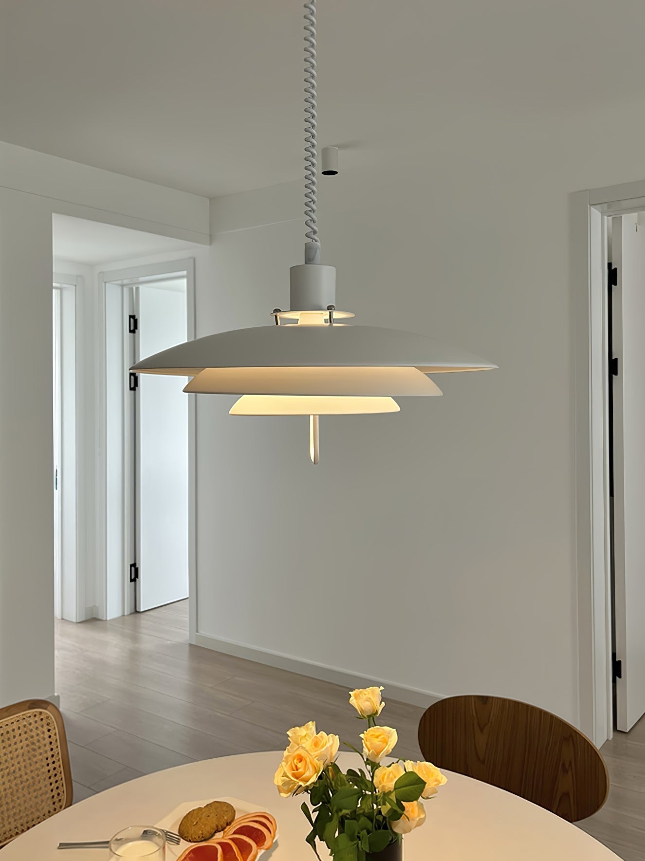 Lampă suspendată Poul — design cu trei abajururi concentrice