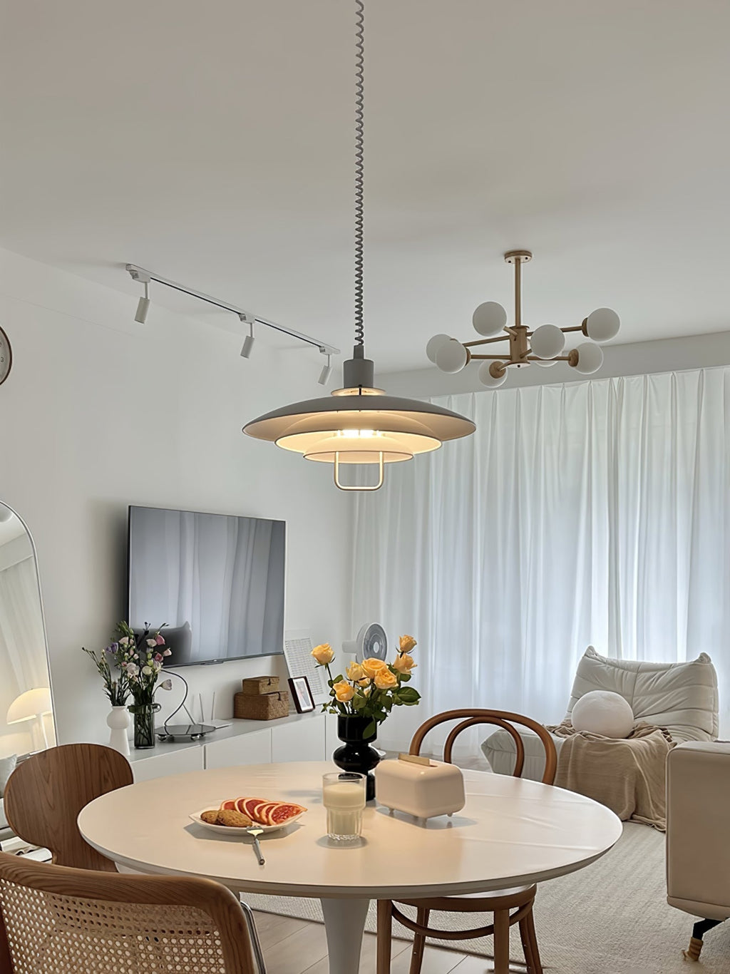 Lampă suspendată Poul — design cu trei abajururi concentrice