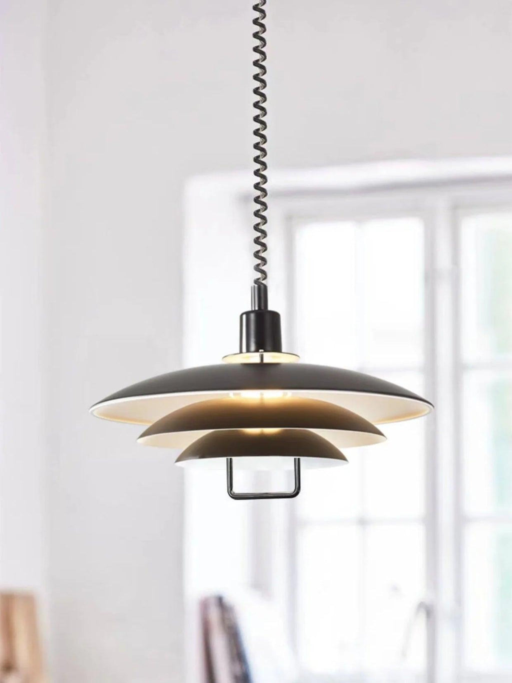Lampă suspendată Poul — design cu trei abajururi concentrice