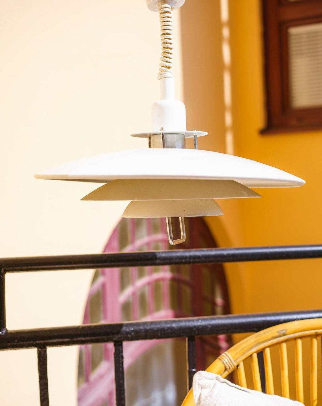 Lampă suspendată Poul — design cu trei abajururi concentrice