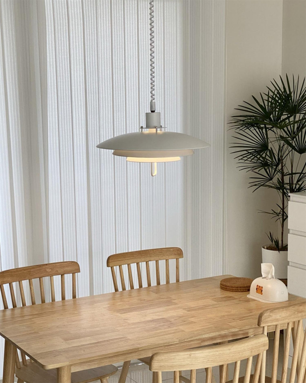 Lampă suspendată Poul — design cu trei abajururi concentrice