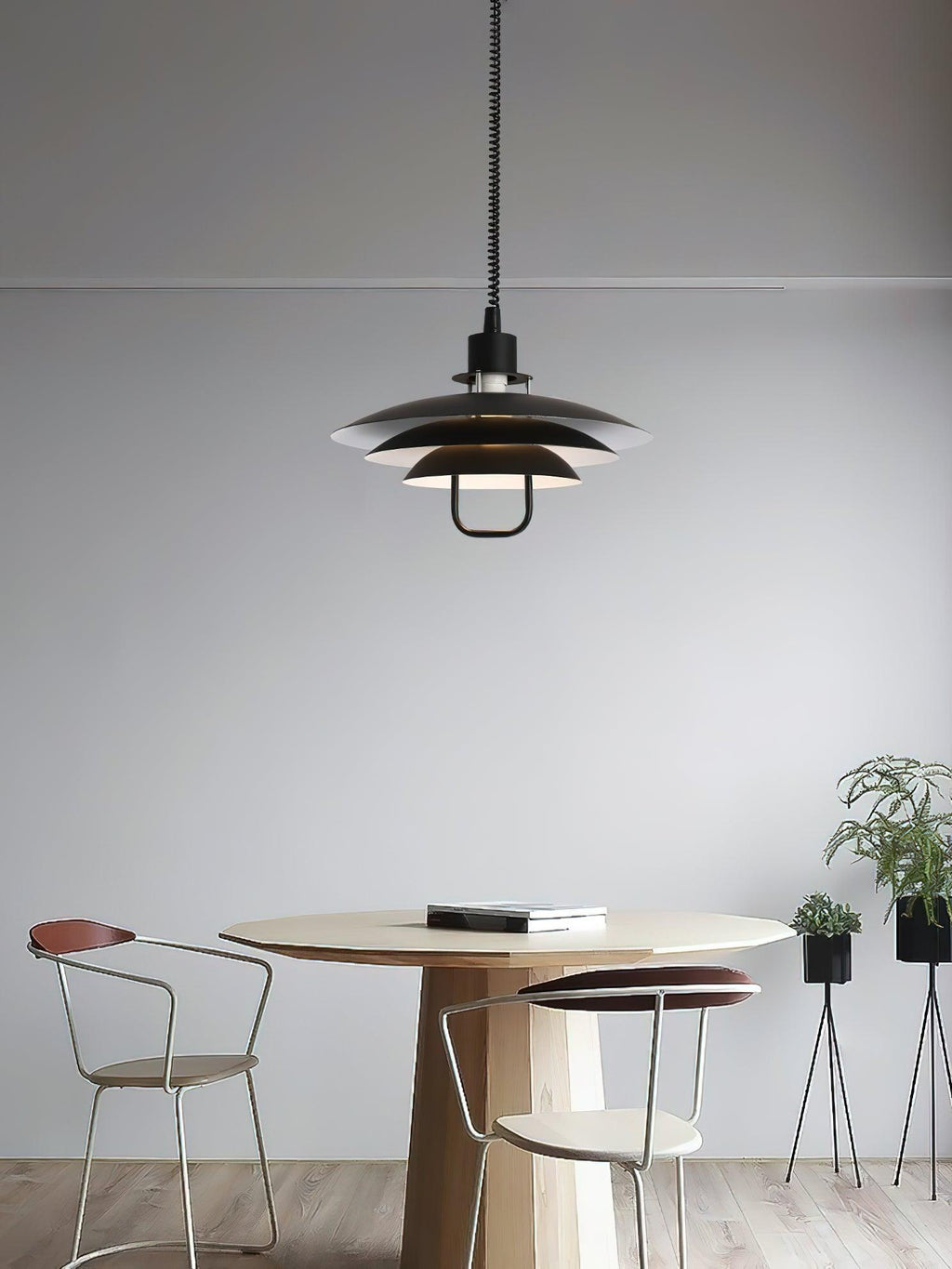 Lampă suspendată Poul — design cu trei abajururi concentrice