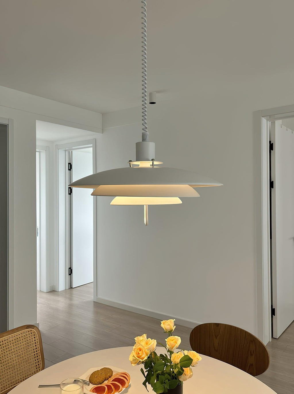 Lampă suspendată Poul — design cu trei abajururi concentrice