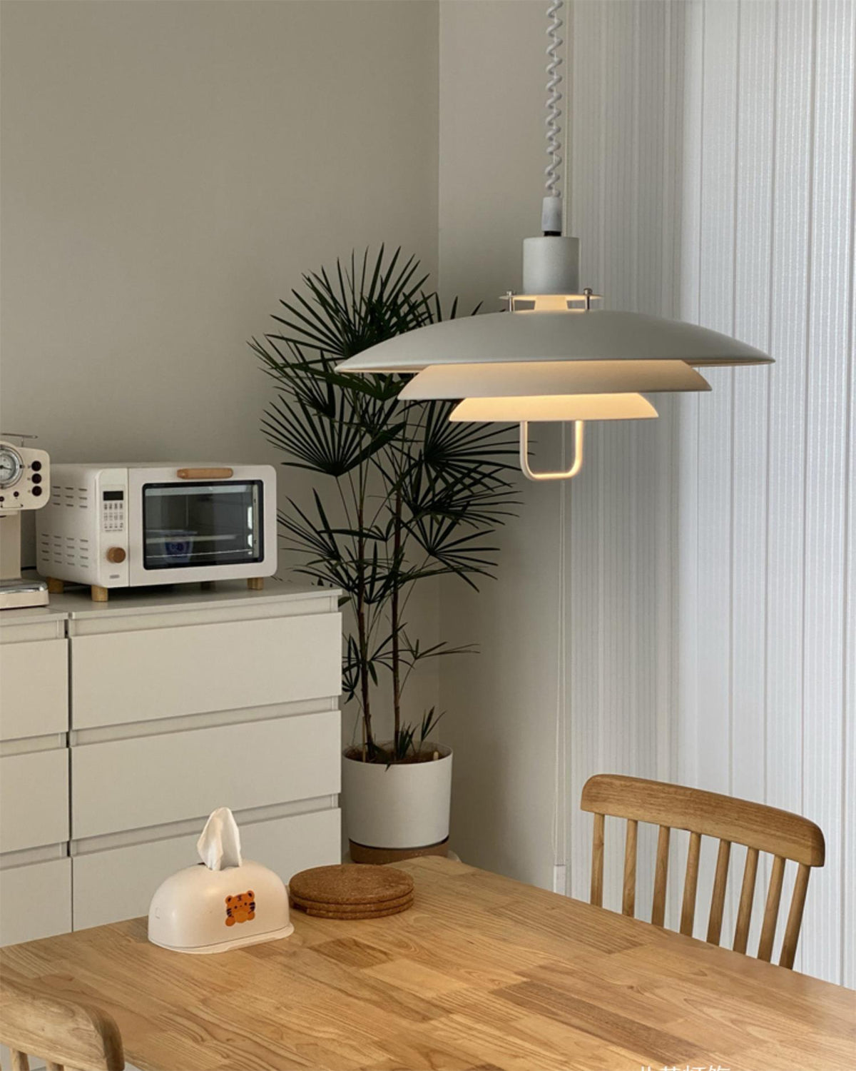 Lampă suspendată Poul — design cu trei abajururi concentrice