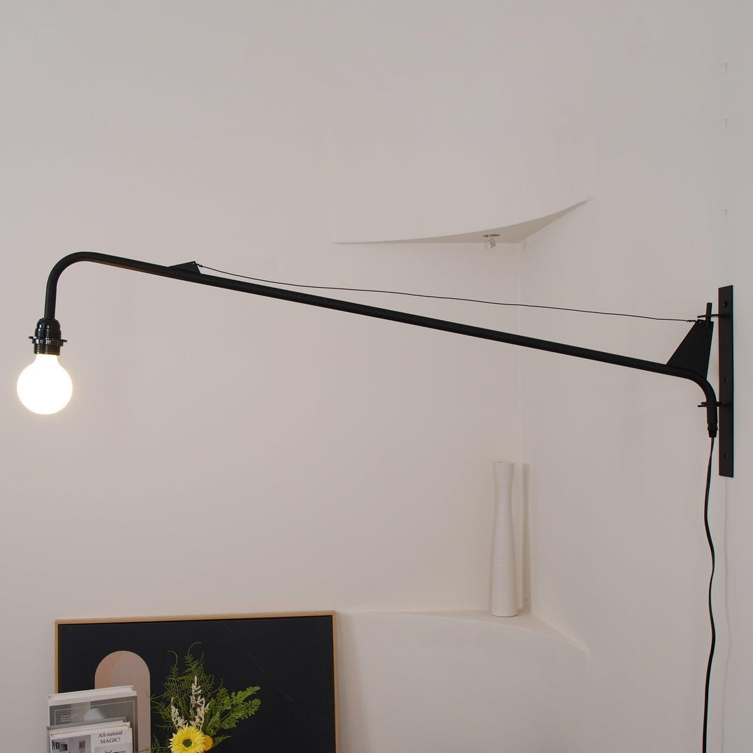 Candeeiro de parede Prouve Petite Potence — Rotação horizontal, braço ajustável