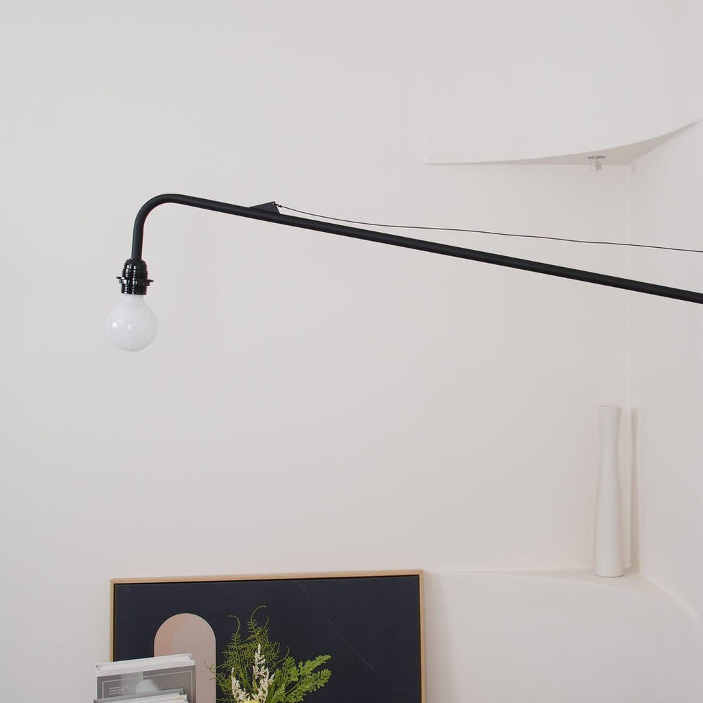 Candeeiro de parede Prouve Petite Potence — Rotação horizontal, braço ajustável