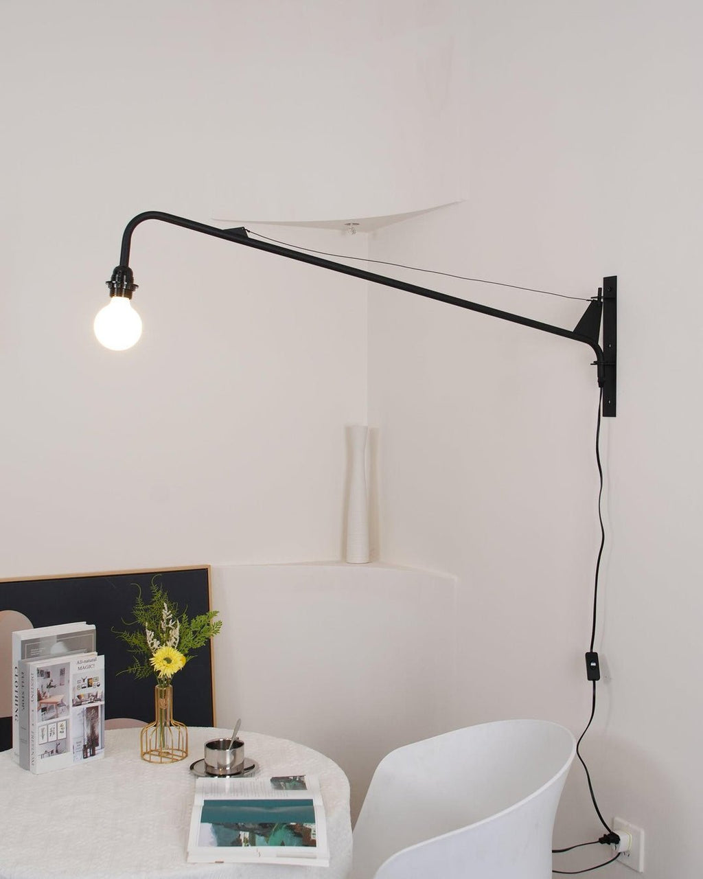 Candeeiro de parede Prouve Petite Potence — Rotação horizontal, braço ajustável