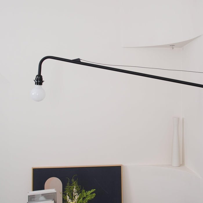 Candeeiro de parede Prouve Petite Potence — Rotação horizontal, braço ajustável