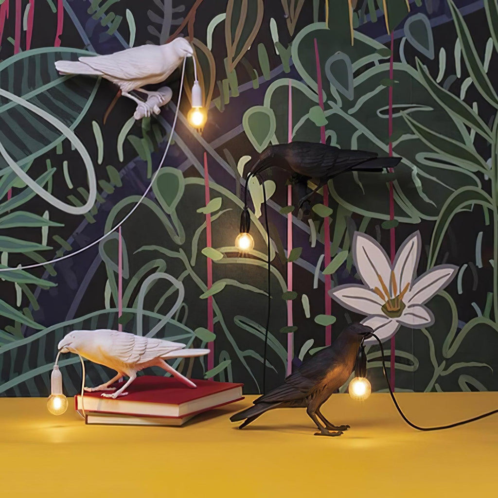 Sochařská stolní lampa Raven z pryskyřice — světlo pro žárovku Edison